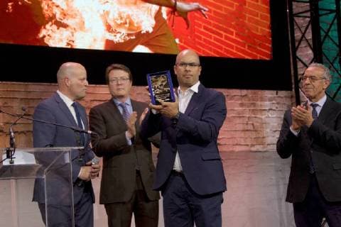 (180412) -- AMSTERDAM, April 12, 2018 -- Venezuelan photographer Ronaldo Schemidt (2nd R) shows his trophy in Amsterdam, the Netherlands, on April 12, 2008. Ronaldo Schemidt won the Photo of the Year in the World Press Photo 2018 contest with his picture showing a protester catching fire in Venezuela, the World Press Photo foundation announced during an award show in Amsterdam on Thursday. ) THE NETHERLANDS-AMSTERDAM-WORLD PRESS PHOTO-PHOTO OF THE YEAR-RONALDO SCHEMIDT SylviaxLederer 