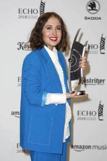 Award Winner Alice Merton at the ECHO POP Awards on 12.04.2018 in Berlin ECHO POP Awards 2018 in Berlin Winner Prize winner Pressroom