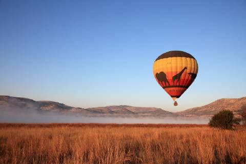 Heissluftballon ueber dem Pilanesberg Nationalpark, Suedafrika, North West Province, Pilanesberg Nationalpark hot-air balloon over the Pilanesberg National Park, South Africa, North West Province, Pilanesberg National Park BLWS478357 Copyright: xblickwinkel M.xWoikex