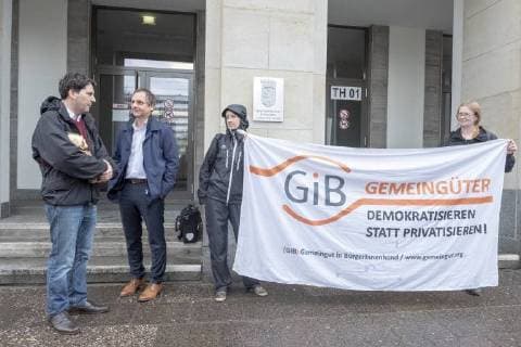 Negative Dwarf Germany Berlin 13 04 2018 Negative Prize for Tendering Upper Governing Council Public Relations Taskforce School Building awarded Distinction Negative Prize Hubert Luise in Gold Dwarf for the