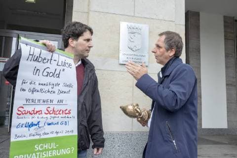 Negative Dwarf Germany Berlin 13 04 2018 Negative Prize for Tendering Upper Governing Council Public Relations Taskforce School Building awarded Distinction Negative Prize Hubert Luise in Gold Dwarf for the