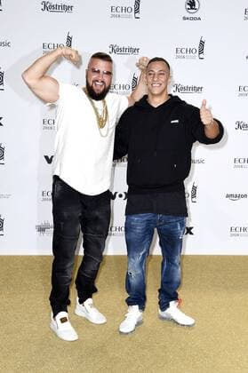 Kollegah und Farid Bang bei der 27. Verleihung des Deutschen Musikpreises Echo 2018 in der Messe Berlin. Berlin, 12.04.2017 *** Kollegah and Farid Bang at the 27th German Music Prize Echo 2018 in the Messe Berlin Berlin 12 04 2017 Foto:xF.xKernx xFuturexImage