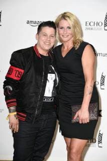 Kerstin Ott with his wife Karolina at the 27 award ceremony of the German Music Prize Echo 2018 at Messe Berlin Berlin 12 04 2017 Foto:xF.xKernx xFuturexImage