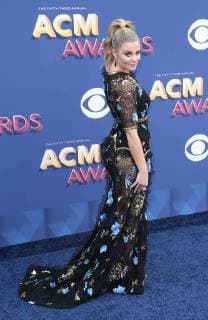 April 15, 2018 - Las Vegas, NV, U.S. - 15 April 2018 - Las Vegas, NV - Lauren Alaina. 2018 ACM Awards Red Carpet arrivals at MGM Grand Garden Arena. Photo Credit: MJT AdMedia Las Vegas U.S. - ZUMAa123 20180415_zaa_a123_034 Copyright: xMjtAdmediax