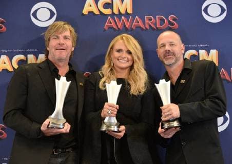 Miranda Lambert, winner of the awards for Female Vocalist of the Year and Song of the Year for Tin Man (C), appears backstage with Jack Ingram (L) and Jon Randall at the 53rd annual Academy of Country Music Awards held at MGM Grand Garden Arena in Las Vegas, Nevada on April 15, 2018. The show will be telecast live on CBS.  LAV20180415375 JIMxRUYMEN