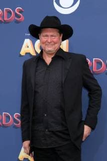 LAS VEGAS - APR 15: Tracey Lawrence at the Academy of Country Music Awards 2018 at MGM Grand Garden Arena on April 15, 2018 in Las Vegas, NV  Copyright: xKathyxHutchinsx xIPAx xHutchinsxPhotox