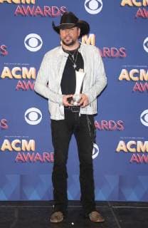 April 15, 2018 - Las Vegas, NV, U.S. - 15 April 2018 - Las Vegas, Nevada - Jason Aldean. 2018 ACM Awards Photo Room at Grand Garden Arena. Photo Credit: MJT AdMedia Las Vegas U.S. - ZUMAa123 20180415_zaa_a123_113 Copyright: xMjtAdmediax