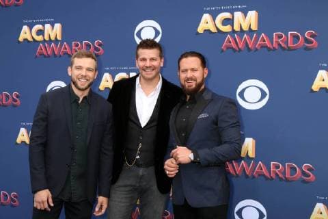 LAS VEGAS, NV - APRIL 15: Max Thieriot, David Boreanaz and AJ Buckley at the 53rd Academy of Country Music Awards at MGM Grand Garden Arena on April 15, 2018 in Las Vegas, Nevada Copyright: xDavidxEdwardsx