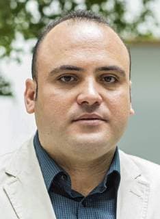Fuer einen furchtlosen Einsatz trotz staatlicher Repressionen wird das aegyptische Nadeem-Zentrum in Kairo fuer die Rehabilitierung von Opfern von Gewalt und Folter mit dem Menschenrechtspreis von Amnesty International am Montagabend (16.04.18) in Berlin ausgezeichnet. Stellvertretend fuer das Nadeem-Zentrum nimmt der aegyptische Arzt und Menschenrechtsaktivist Taher Mokhtar (Foto bei der Pressekonferenz am Montag) entgegen, da die Betreiber des Zentrums nicht aus Aegypten ausreisen duerfen. Das Nadeem-Zentrum setzt sich seit 25 Jahren fuer Folteropfer ein. Die Mitarbeiter der Organisation errichteten eine Spezialklinik zur Behandlung Ueberlebender von Misshandlungen durch die Sicherheitskraefte, wo Betroffene medizinisch und psychologisch betreut werden. Im Februar 2017 wurde die Klinik von den Behoerden offiziell geschlossen, doch die Copyright: epd-bild ChristianxDitsch EDITORIAL USE ONLY