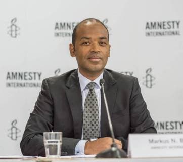 Markus N. Beeko, Generalsekretaer von Amnesty International in Deutschland, bei einer Pressekonferenz zum Amnesty-Menschenrechtspreis 2018 am 16.04.18 in Berlin. Fuer einen furchtlosen Einsatz trotz staatlicher Repressionen wird das aegyptische Nadeem-Zentrum in Kairo fuer die Rehabilitierung von Opfern von Gewalt und Folter mit dem Menschenrechtspreis von Amnesty International am Montagabend (16.04.18) in Berlin ausgezeichnet. Stellvertretend fuer das Nadeem-Zentrum nimmt der aegyptische Arzt und Menschenrechtsaktivist Taher Mokhtar entgegen, da die Betreiber des Zentrums nicht aus Aegypten ausreisen duerfen. Das Nadeem-Zentrum setzt sich seit 25 Jahren fuer Folteropfer ein. Die Mitarbeiter der Organisation errichteten eine Spezialklinik zur Behandlung Ueberlebender von Misshandlungen durch die Sicherheitskraefte, wo Betroffene medizin Copyright: epd-bild ChristianxDitsch EDITORIAL USE ONLY