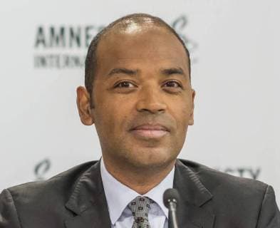 Markus N. Beeko, Generalsekretaer von Amnesty International in Deutschland, bei einer Pressekonferenz zum Amnesty-Menschenrechtspreis 2018 am 16.04.18 in Berlin. Fuer einen furchtlosen Einsatz trotz staatlicher Repressionen wird das aegyptische Nadeem-Zentrum in Kairo fuer die Rehabilitierung von Opfern von Gewalt und Folter mit dem Menschenrechtspreis von Amnesty International am Montagabend (16.04.18) in Berlin ausgezeichnet. Stellvertretend fuer das Nadeem-Zentrum nimmt der aegyptische Arzt und Menschenrechtsaktivist Taher Mokhtar entgegen, da die Betreiber des Zentrums nicht aus Aegypten ausreisen duerfen. Das Nadeem-Zentrum setzt sich seit 25 Jahren fuer Folteropfer ein. Die Mitarbeiter der Organisation errichteten eine Spezialklinik zur Behandlung Ueberlebender von Misshandlungen durch die Sicherheitskraefte, wo Betroffene medizin Copyright: epd-bild ChristianxDitsch EDITORIAL USE ONLY