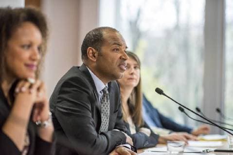 Markus N. Beeko, Generalsekretaer von Amnesty International in Deutschland, bei einer Pressekonferenz zum Amnesty-Menschenrechtspreis 2018 am 16.04.18 in Berlin. Fuer einen furchtlosen Einsatz trotz staatlicher Repressionen wird das aegyptische Nadeem-Zentrum in Kairo fuer die Rehabilitierung von Opfern von Gewalt und Folter mit dem Menschenrechtspreis von Amnesty International am Montagabend (16.04.18) in Berlin ausgezeichnet. Stellvertretend fuer das Nadeem-Zentrum nimmt der aegyptische Arzt und Menschenrechtsaktivist Taher Mokhtar entgegen, da die Betreiber des Zentrums nicht aus Aegypten ausreisen duerfen. Das Nadeem-Zentrum setzt sich seit 25 Jahren fuer Folteropfer ein. Die Mitarbeiter der Organisation errichteten eine Spezialklinik zur Behandlung Ueberlebender von Misshandlungen durch die Sicherheitskraefte, wo Betroffene medizin Copyright: epd-bild ChristianxDitsch EDITORIAL USE ONLY