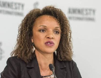 Najia Bounaim, Stellvertretende Nordafrika-Direktorin fuer Kampagnen im Internationalen Sekretariat von Amnesty International., bei einer Pressekonferenz zum Amnesty-Menschenrechtspreis 2018 am 16.04.18 in Berlin. Fuer einen furchtlosen Einsatz trotz staatlicher Repressionen wird das aegyptische Nadeem-Zentrum in Kairo fuer die Rehabilitierung von Opfern von Gewalt und Folter mit dem Menschenrechtspreis von Amnesty International am Montagabend (16.04.18) in Berlin ausgezeichnet. Stellvertretend fuer das Nadeem-Zentrum nimmt der aegyptische Arzt und Menschenrechtsaktivist Taher Mokhtar entgegen, da die Betreiber des Zentrums nicht aus Aegypten ausreisen duerfen. Das Nadeem-Zentrum setzt sich seit 25 Jahren fuer Folteropfer ein. Die Mitarbeiter der Organisation errichteten eine Spezialklinik zur Behandlung Ueberlebender von Misshandlungen Copyright: epd-bild ChristianxDitsch EDITORIAL USE ONLY