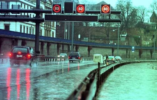 Flood surprised the drivers in Saarbruecken The Saar rose overnight because of the rainfalls so strong that the waterfront promenade and the city highway photo had to be closed Meanwhile, the flood rampage is set up