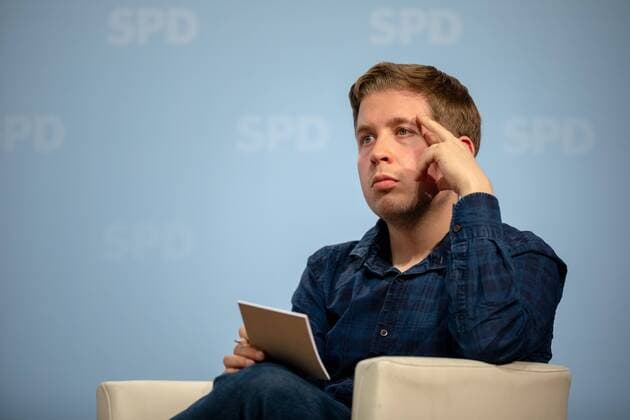 Reorientation of SPD Kevin Kühnert at the event The SPD in the Grand Coalition How to Realign the New Direction In the Federal Government M ichael M ÷ ller R e gi erender B utterer and State Chairman of the SPD Berlin and Kevin Kühnert National Chairman of the Jusos Mit Berliner For SPD members they discussed the question of how a process of renewal of the party can look like Berl