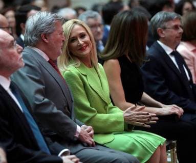 Spanish Education Minister Inigo Mendez de Vigo and Community of Madrid President Cristina Cifuentes during the SM Childen and Youth Literarture Award El barco de vapor and Gran angular at the Real Casa de Correos in Madrid, Spain, 18 April 2018. Queen Letizia of Spain chairs awarding ceremony in Madrid !ACHTUNG: NUR REDAKTIONELLE NUTZUNG!  Copyright: xKikoxHuescax MAD01 20180418-636596855425067587
