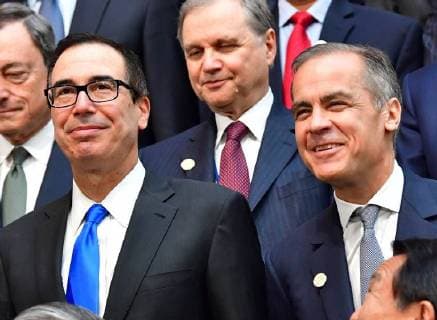 Kanada, Mark Carney wird neuer Premierminister, Archivbilder Steven Mnuchin (L), U.S. Treasury Secretary, is seen next to Mark Carney, Governor of the Bank of England, during the G-20 group photo at the International Monetary Fund (IMF) and World Bank spring meetings, in Washington, D.C. on April 20, 2018.  WAP20180420318 KEVINxDIETSCH
