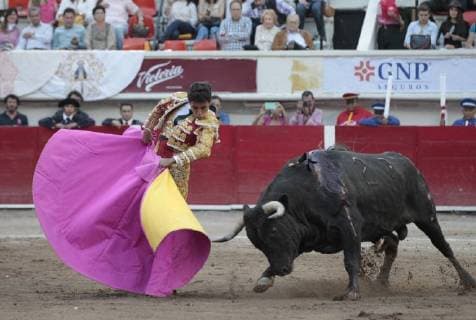 Mexican bullfighter Leo Valadez in action during the second bullfighting of the National San Marcos Fair in Aguascalientes, Mexico, 20 April 2018. econd bullfight of the San Marcos Fair in Aguascalientes !ACHTUNG: NUR REDAKTIONELLE NUTZUNG!  Copyright: xMarioxGuzmanx MEX001 20180421-636598854379608605
