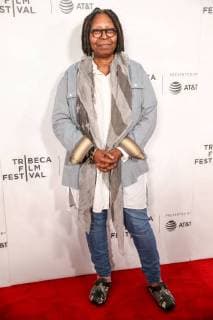 Bilder des Tages April 21, 2018 - New York, NEW YORK, UNITED STATES - Whoopi Goldberg attends the Shorts Program: The History of White People in America during the 2018 Tribeca Film Festival at Regal Battery Park 11 on April 21, 2018 in New York City. New York UNITED STATES - ZUMAv122 20180421_zap_v122_008 Copyright: xWilliamxVolcovx