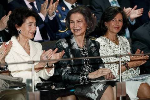 Spanish Queen Sofia (C) poses next to Paloma O Shea (L) and President of Banco Santander Ana Patricia Botin (R) during the 4th Meeting of International High Music School Reina Sofia, in Madrid, Spain, 22 April 2018. 4th Meeting of International High Music School Reina Sofia !ACHTUNG: NUR REDAKTIONELLE NUTZUNG!  Copyright: xMARISCALx GRAF080 20180422-636600245970876919
