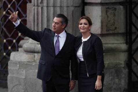 The candidate for the Presidency of Mexico Jaime Rodríguez the Bronco (L) arrives accompanied by his wife Adalina Davalos (R) to the first great debate, in Mexico City, Mexico, 22 April 2018. The five candidates debate to present their proposals on issues of security, fight against corruption and democracy and try to convince voters of their chances of victory in the elections on July 1. Candidates from Mexico debate security, corruption and impunity !ACHTUNG: NUR REDAKTIONELLE NUTZUNG!  Copyright: xJORGExNUNEZx CMX01 20180423-636600524803837280