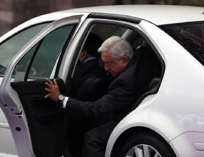 Leftist candidate for the Presidency of Mexico Andres Manuel Lopez Obrador arrives at the first great debate, in Mexico City, Mexico, 22 April 2018. The five candidates debate to present their proposals on issues of security, fight against corruption and democracy and try to convince voters of their chances of victory in the elections on July 1. Candidates from Mexico debate security, corruption and impunity !ACHTUNG: NUR REDAKTIONELLE NUTZUNG!  Copyright: xJORGExNUNEZx CMX01 20180423-636600560281746907