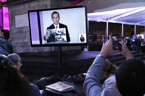Journalists observe the debate of the presidential candidates for the elections in Mexico, just outside the Palacio de Mineria where this meeting is held in Mexico City, Mexico, 22 April 2018. The five candidates for the Presidency of Mexico today began the first electoral debate, focusing on issues such as security, violence, combating corruption and impunity. Mexican candidates debate security, corruption and impunity !ACHTUNG: NUR REDAKTIONELLE NUTZUNG!  Copyright: xJORGExNUNEZx MX01 20180423-636600604446819578