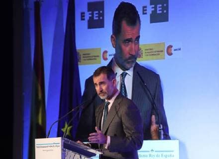 King Felipe VI of Spain delivers a speech during the awarding ceremony of the 35th edition of the International King of Spain Awards held in Casa America in Madrid, Spain, 24 April 2018. The awards, organized by Efe news agency and the Spanish Agency for International Development Cooperation (AECID), distinguish the work of journalists from 8 different countries. International King of Spain Journalism Awards !ACHTUNG: NUR REDAKTIONELLE NUTZUNG!  Copyright: xballesterosx GRAF1337 20180424-636601740934247424