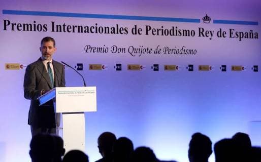King Felipe VI of Spain delivers a speech during the awarding ceremony of the 35th edition of the International King of Spain Awards held in Casa America in Madrid, Spain, 24 April 2018. The awards, organized by Efe news agency and the Spanish Agency for International Development Cooperation (AECID), distinguish the work of journalists from 8 different countries. International King of Spain Journalism Awards !ACHTUNG: NUR REDAKTIONELLE NUTZUNG!  Copyright: xballesterosx GRAF1334 20180424-636601741573930671