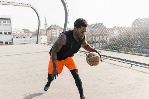 Basketball player in action on court model released Symbolfoto  UUF13025