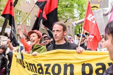 Protest against the presentation of the Axel Springer Award On 24 April 2018, hundreds of employees and sympathizers demonstrated in Berlin against the awarding of the Axel Springer Award to Amazon boss Jeff Bezos. In the afternoon, several hundred participants gathered at Oranienplatz in Kreuzberg to visit nearby Axel Springer skyscraper to pull Berlin Berlin Germany Kreuzberg Mitte