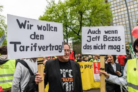 Protest against the presentation of the Axel Springer Award On 24 April 2018, hundreds of employees and sympathizers demonstrated in Berlin against the awarding of the Axel Springer Award to Amazon boss Jeff Bezos. In the afternoon, several hundred participants gathered at Oranienplatz in Kreuzberg to visit nearby Axel Springer skyscraper to pull Berlin Berlin Germany Kreuzberg Mitte