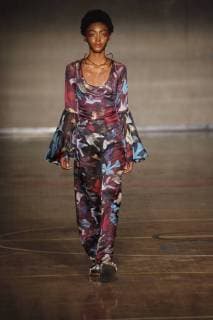 A model presents a creation of the Mexican designer Paloma Lira for the Fall Winter season, during the Mercedes-Benz Fashion Week, in Mexico City, Mexico, 24 April 2018. The fashion event will be held until April 27. Mercedes-Benz Fashion Week in Mexico City !ACHTUNG: NUR REDAKTIONELLE NUTZUNG!  Copyright: xSashenkaxGutierrezx CMX01 20180425-636602279341927328