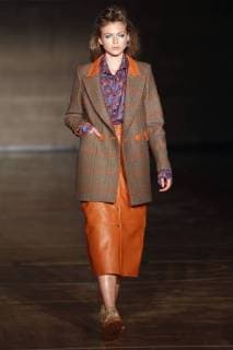 A model presents a creation of the Mexican designer Paloma Lira for the Fall Winter season, during the Mercedes-Benz Fashion Week, in Mexico City, Mexico, 24 April 2018. The fashion event will be held until April 27. Mercedes-Benz Fashion Week in Mexico City !ACHTUNG: NUR REDAKTIONELLE NUTZUNG!  Copyright: xSashenkaxGutierrezx CMX01 20180425-636602279352083503