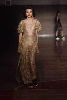 A model presents a creation of the Mexican designer Paloma Lira for the Fall Winter season, during the Mercedes-Benz Fashion Week, in Mexico City, Mexico, 24 April 2018. The fashion event will be held until April 27. Mercedes-Benz Fashion Week in Mexico City !ACHTUNG: NUR REDAKTIONELLE NUTZUNG!  Copyright: xSashenkaxGutierrezx CMX01 20180425-636602279384114561
