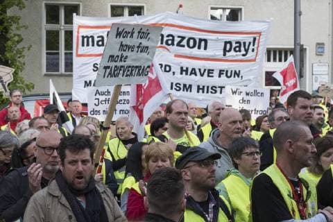 Amazon employees protesting against the presentation of the Axel Springer Award to Amazon boss Jeff Bezos in front of the Axel Springer publishing house in Berlin Employees protest against the presentation of the Axel Springer Award to Amazon boss Bezos