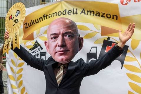 Amazon employees protesting against the awarding of the Axel Springer Award to Amazon boss Jeff Bezos in front of the Axel Springer publishing house in Berlin snapshot photography F Boillot