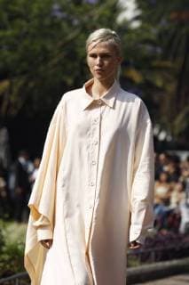 A model presents creations of Mexican designers Julia and Renata for the Fall Winter season during the Mercedes-Benz Fashion Week in Mexico City, Mexico, 25 April 2018. Mercedes-Benz Fashion Week Mexico !ACHTUNG: NUR REDAKTIONELLE NUTZUNG!  Copyright: xSashenkaxGutierrezx MEX01 20180425-636602841547920446