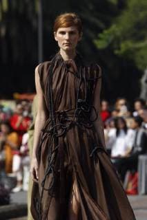 A model presents creations of Mexican designers Julia and Renata for the Fall Winter season during the Mercedes-Benz Fashion Week in Mexico City, Mexico, 25 April 2018. Mercedes-Benz Fashion Week Mexico !ACHTUNG: NUR REDAKTIONELLE NUTZUNG!  Copyright: xSashenkaxGutierrezx MEX04 20180425-636602842211191149