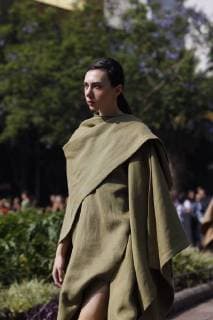 A model presents creations of Mexican designers Julia and Renata for the Fall Winter season during the Mercedes-Benz Fashion Week in Mexico City, Mexico, 25 April 2018. Mercedes-Benz Fashion Week Mexico !ACHTUNG: NUR REDAKTIONELLE NUTZUNG!  Copyright: xSashenkaxGutierrezx MEX06 20180425-636602842259315832