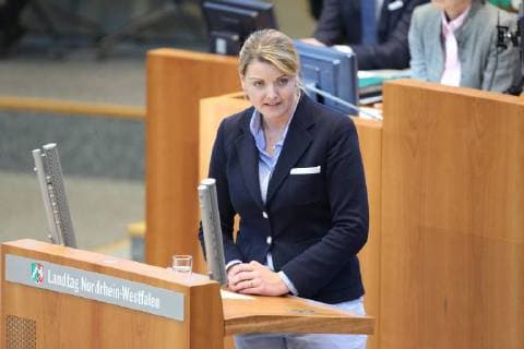 Christina Schulze Föcking Minister for the Environment and Agriculture of the State of North Rhine Westphalia Politician CDU at the lectern 25 Plenary session Landtag Nordrhein Westfalen Dusseldorf 26 04 18 Düsseldorf NRW Germany Landtag Nordrhein Westfalen Copyright: xcdnx