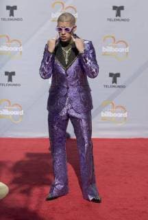 Puerto Rican trap singer Bad Bunny poses as he arrives at the red carpet of the Billboard Latin Music Awards 2018 at the Mandalay Bay resort in Las Vegas, Nevada, United States, 26 April 2018. Billboard Latin Music Awards 2018 !ACHTUNG: NUR REDAKTIONELLE NUTZUNG!  Copyright: xArmandoxArorizox BIL11 20180427-636603946267441133