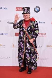Entertainment Bilder der Woche KW17 Bilder des Tages Rosa von Praunheim bei der Ankunft zur Verleihung Deutscher Filmpreis 2018 am 27.04.2018 in Berlin Deutscher Filmpreis 2018 in Berlin - Ankunft Roter Teppich *** Rosa von Praunheim on arrival for the award German Film Award 2018 on 27 04 2018 in Berlin German Film Award 2018 in Berlin Arrival Red carpet 