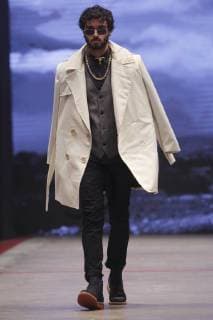 A model presents creations of Mexican designer Galo Bertin for the fall winter season during the Fashion Week of Mexico City, Mexico, 27 April 2018. Mexico City Fashion Week !ACHTUNG: NUR REDAKTIONELLE NUTZUNG!  Copyright: xSashenkaxGutierrezx MDF05 20180428-636604811713794434