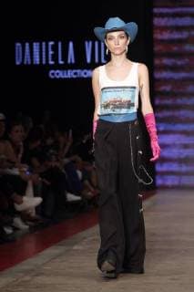A model presents creations of Mexican designer Daniel Villa for the fall winter season during the Fashion Week of Mexico City, Mexico, 27 April 2018. Mexico City Fashion Week !ACHTUNG: NUR REDAKTIONELLE NUTZUNG!  Copyright: xSashenkaxGutierrezx MDF05 20180428-636604852133127611