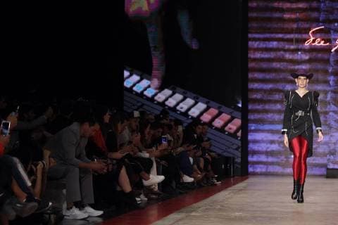 A model presents creations of Mexican designer Daniel Villa for the fall winter season during the Fashion Week of Mexico City, Mexico, 27 April 2018. Mexico City Fashion Week !ACHTUNG: NUR REDAKTIONELLE NUTZUNG!  Copyright: xSashenkaxGutierrezx MDF05 20180428-636604852184533201