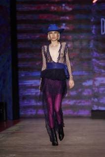 A model presents creations of Mexican designer Daniel Villa for the fall winter season during the Fashion Week of Mexico City, Mexico, 27 April 2018. Mexico City Fashion Week !ACHTUNG: NUR REDAKTIONELLE NUTZUNG!  Copyright: xSashenkaxGutierrezx MDF05 20180428-636604852827024977