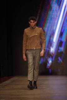 A model presents creations of Mexican brand The Pack for the fall winter season during the Fashion Week of Mexico City, Mexico, 27 April 2018. Mexico City Fashion Week !ACHTUNG: NUR REDAKTIONELLE NUTZUNG!  Copyright: xSashenkaxGutierrezx MDF05 20180428-636604867192472401