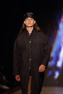 A model presents creations of Mexican brand The Pack for the fall winter season during the Fashion Week of Mexico City, Mexico, 27 April 2018. Mexico City Fashion Week !ACHTUNG: NUR REDAKTIONELLE NUTZUNG!  Copyright: xSashenkaxGutierrezx MDF05 20180428-636604867239972688