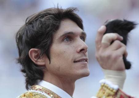 French Sebastian Castella greets to the audience during a bullfighting as part of National Fair of San Marcos at Monumental bullring in Aguascalientes, Mexico, 27 April 2018. National Fair of San Marcos in Aguascalientes, Mexico !ACHTUNG: NUR REDAKTIONELLE NUTZUNG!  Copyright: xMarioxGuzmánx MEX31 20180428-636604916684316657